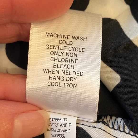 Banana Republic Black and White Geometric Print Pleated Elastic Waist Skirt - Picture 5 of 9